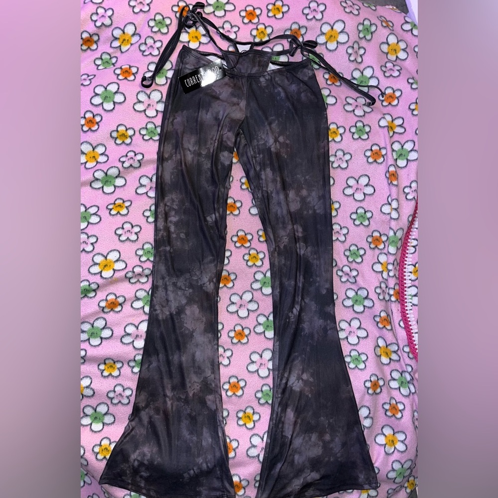 Current mood dolls kill flared leggings w faux thong